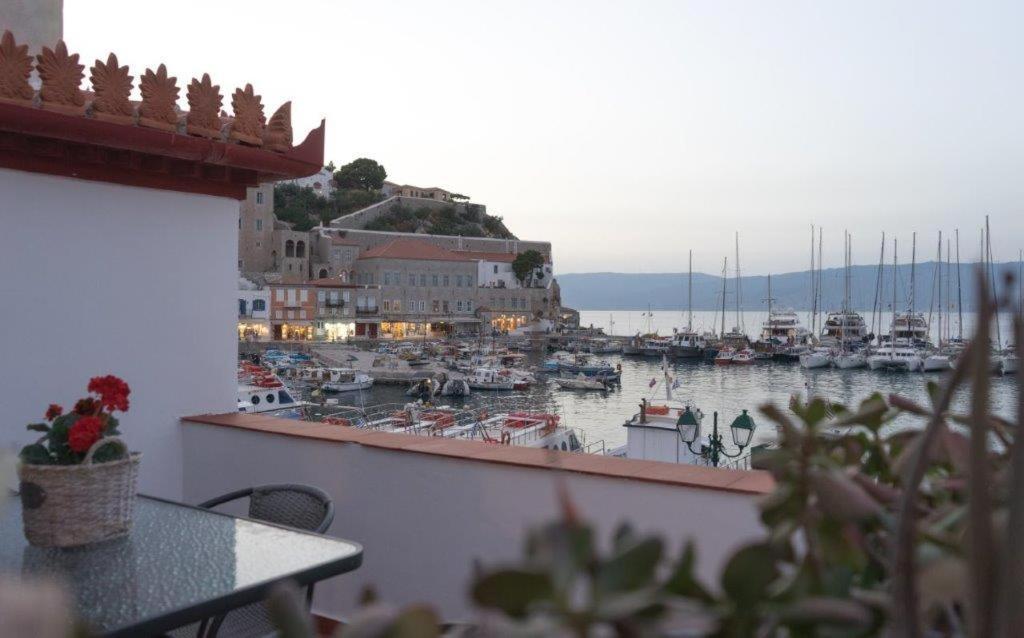 In Hydra Apartment Luaran gambar